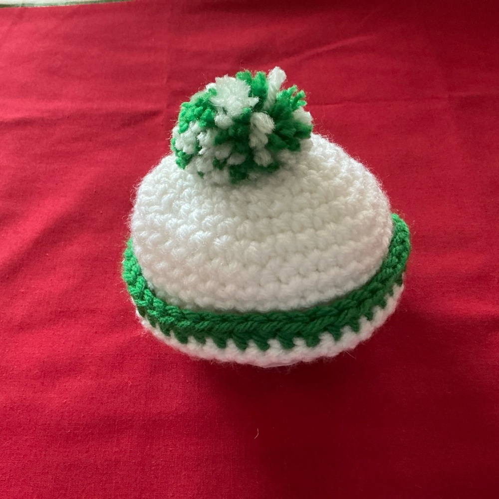 Marshmallow Mellow Mug Hat Green and White Pom Pom detail